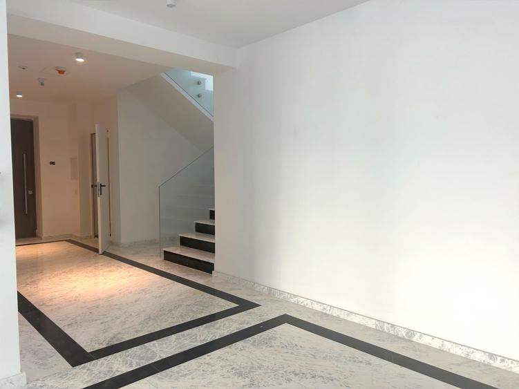 Apartament cu 4 camere decomandat în Primăverii
