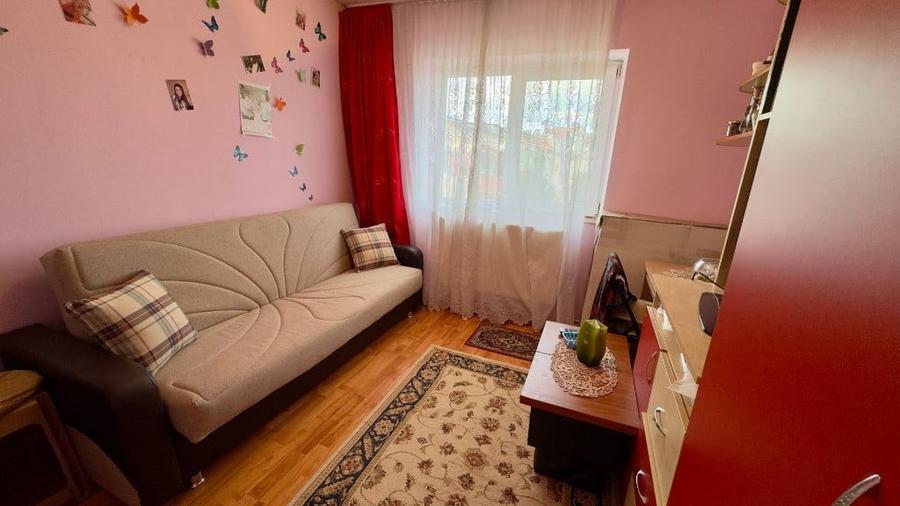 Apartament cu 3 camere decomandat în Central