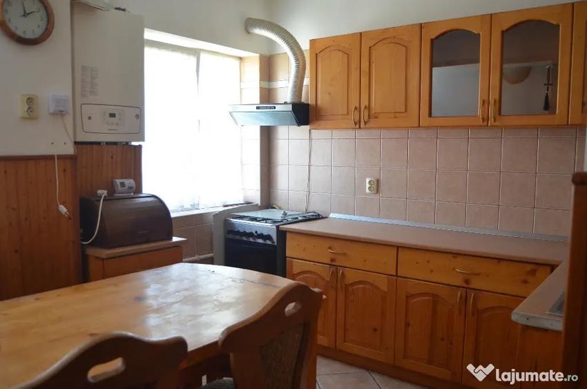 Apartament cu 2 camere decomandat în Telecabinei