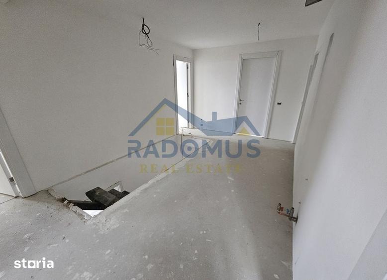 Casă cu 8 camere cu Teren 600 Mp în Central