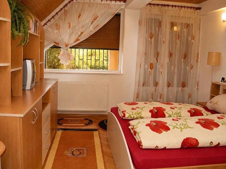 Casă cu Teren 900 Mp în 1 Decembrie