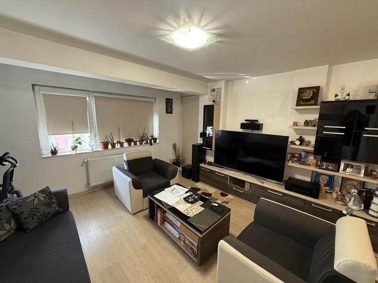 Apartament cu 2 camere decomandat, mobilat în Kamsas