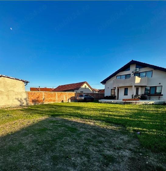 Casă cu 7 camere cu Teren 570 Mp în Aeroport