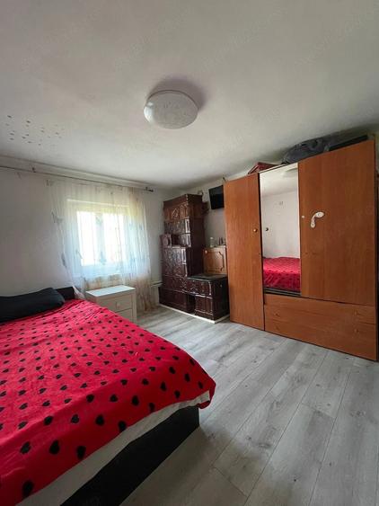 Casă cu Teren 8600 Mp în Giubega
