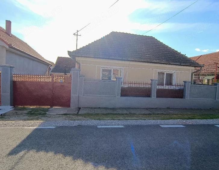 Casă cu 3 camere cu Teren 1650 Mp în Central