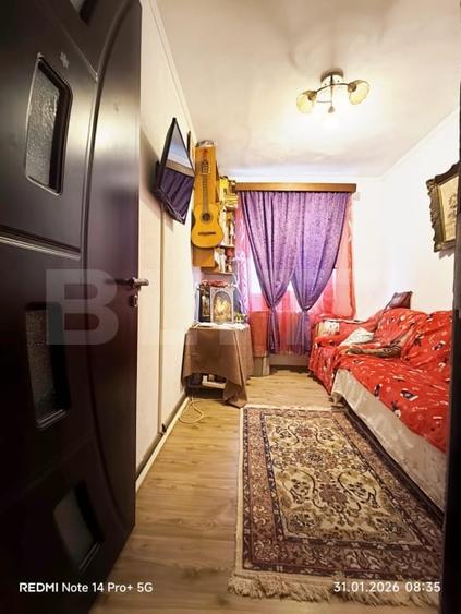Apartament cu 3 camere semidecomandat, mobilat în Alexandru cel Bun