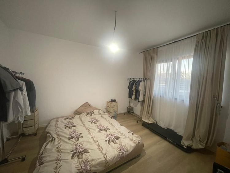 Casă individuală cu 5 camere cu Garaj în Șimnicu de Sus