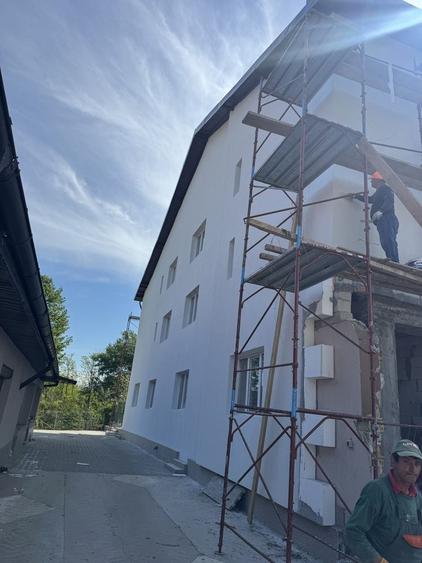 Spațiu comercial, de 2,000 mp, în Coșereni