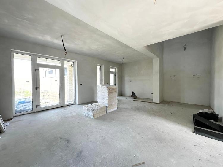 Duplex cu 4 camere cu Canalizare în Moșnița Nouă