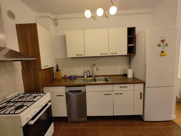 Apartament cu 3 camere decomandat, mobilat în Aviației
