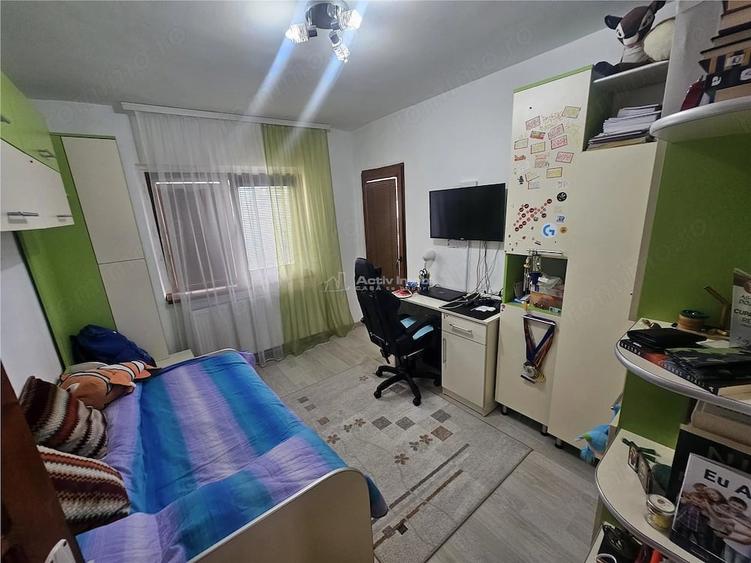 Apartament cu 3 camere decomandat în Cuptoare (Reșița)