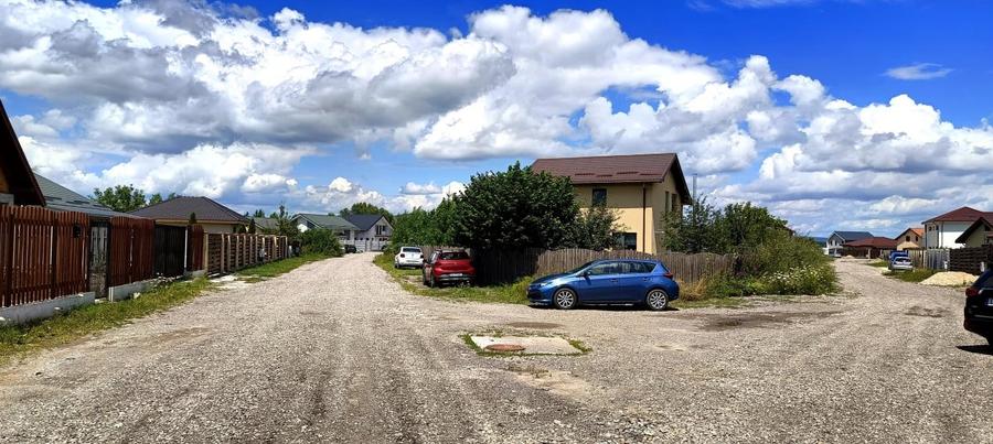 Lot de teren cu toate utilitatile intre case locuite - 1