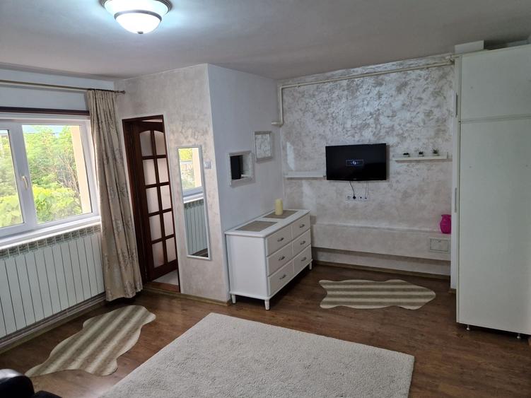 Garsonieră decomandată în Central