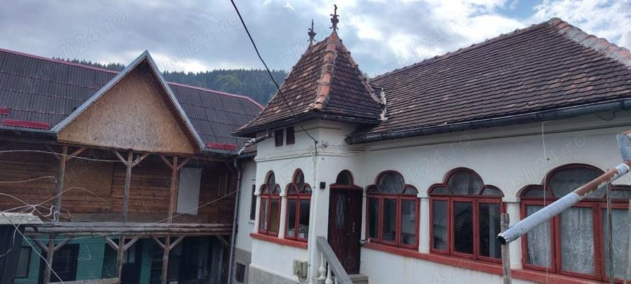 Casă cu 6 camere în Rucăr