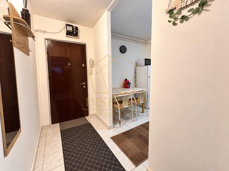 Apartament cu 2 camere semidecomandat, mobilat în Complex Studențesc