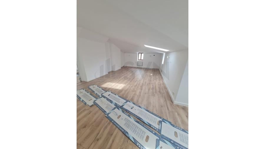 Casă individuală cu 8 camere cu Canalizare în Pache Protopopescu