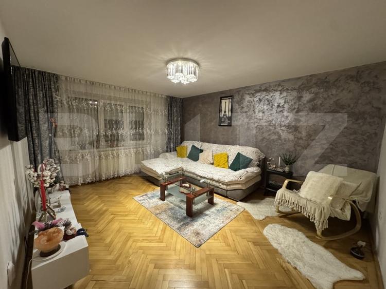 Apartament cu 3 camere decomandat, mobilat în Siloz