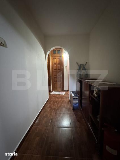 Apartament cu 4 camere decomandat în Rovine