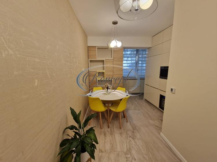 Apartament cu 5 camere decomandat, mobilat în Plopilor