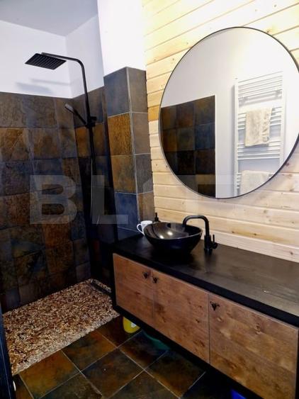 Casă individuală cu 5 camere cu Teren 11506 Mp în Vama