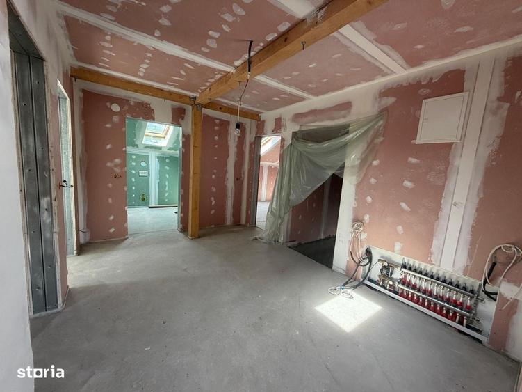 Casă cu 4 camere în Central