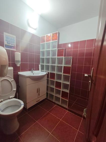 Apartament cu 4 camere semidecomandat în Colentina