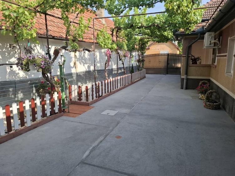 Casă individuală cu 3 camere cu Garaj în Nădlac