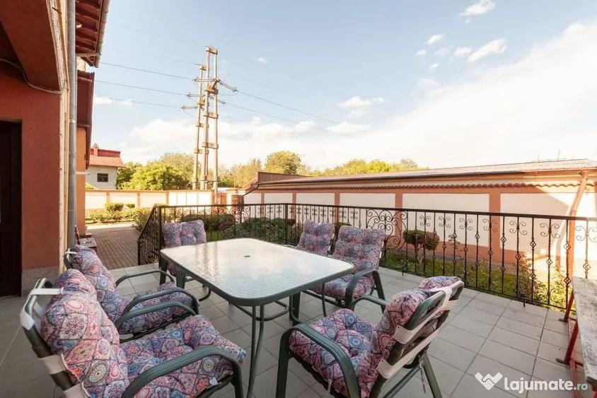 Casă cu 8 camere cu Teren 1000 Mp în Central