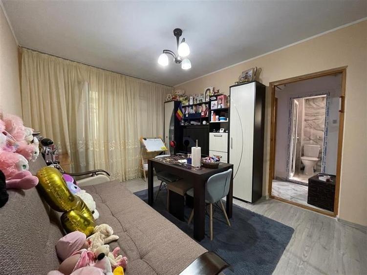 Apartament cu 2 camere semidecomandat, mobilat în Spitalului