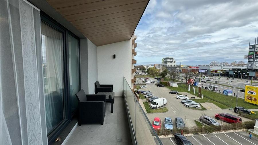 Apartament cu 2 camere decomandat, mobilat în Tractorul