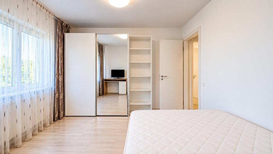 Apartament cu 4 camere semidecomandat, mobilat în Zorilor