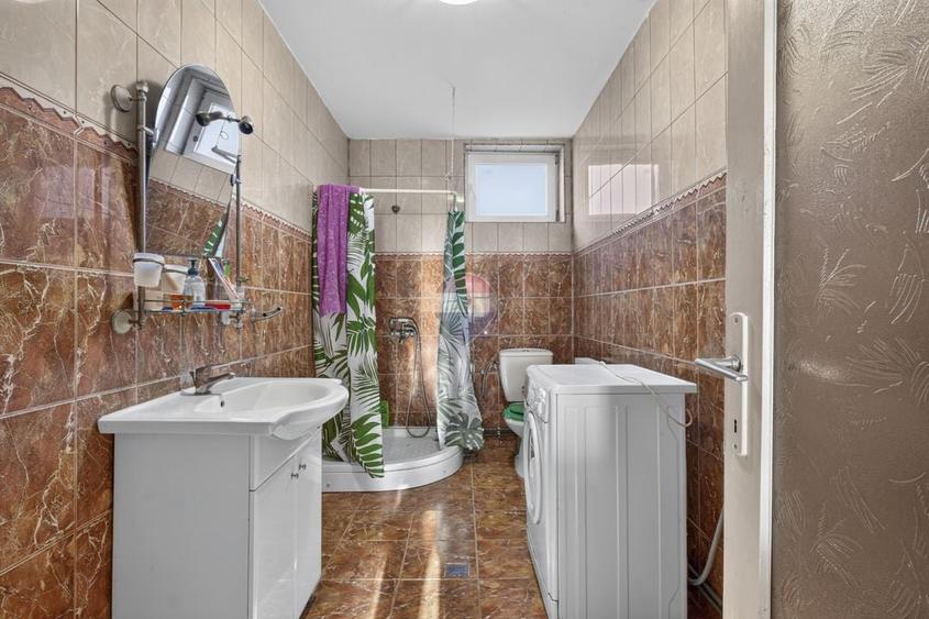 Casă individuală cu 4 camere cu Teren 1371 Mp în Central