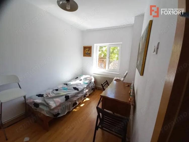 Casă cu 8 camere cu Teren 225 Mp în Ghiroda