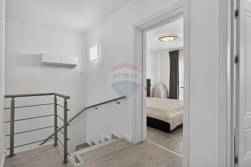 Duplex cu 8 camere cu Teren 491 Mp în Vladimirescu