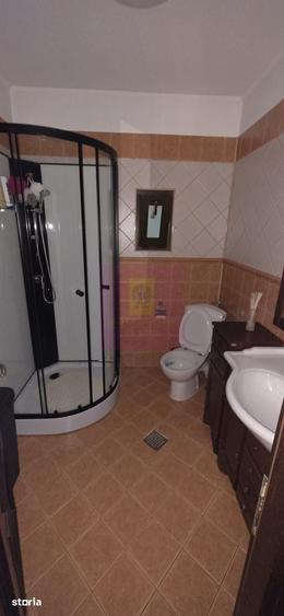 Casă cu 5 camere cu Teren 500 Mp în Central