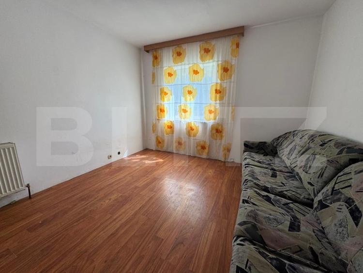 Apartament cu 3 camere semidecomandat, mobilat în Hunedoara