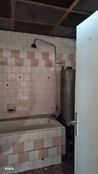 Casă cu 3 camere cu Teren 3600 Mp în Central