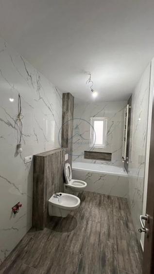 Apartament cu 4 camere decomandat în Central