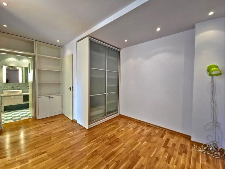 Casă cu 7 camere cu Teren 300 Mp în Băneasa