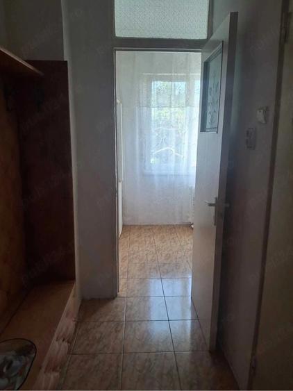 Garsonieră decomandată în Apărătorii Patriei