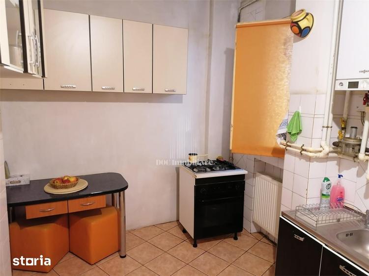 Apartament cu 3 camere semidecomandat în Cișmigiu