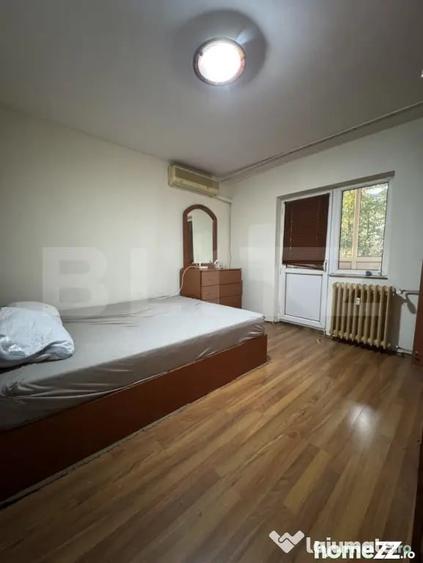 Apartament cu 4 camere decomandat în Rovine