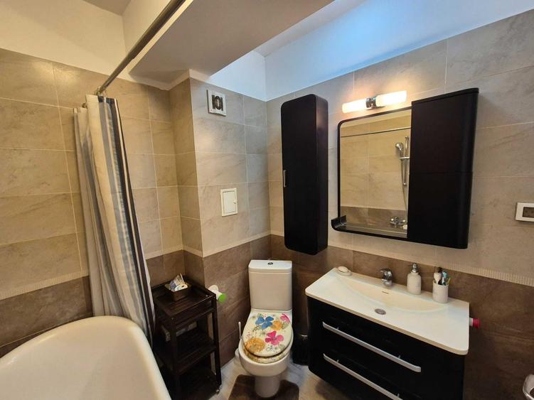 Apartament cu 3 camere semidecomandat în Central