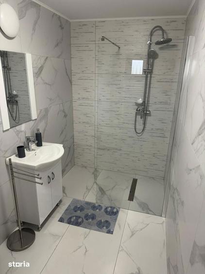 Casă cu 9 camere cu Teren 500 Mp în Sânmartin