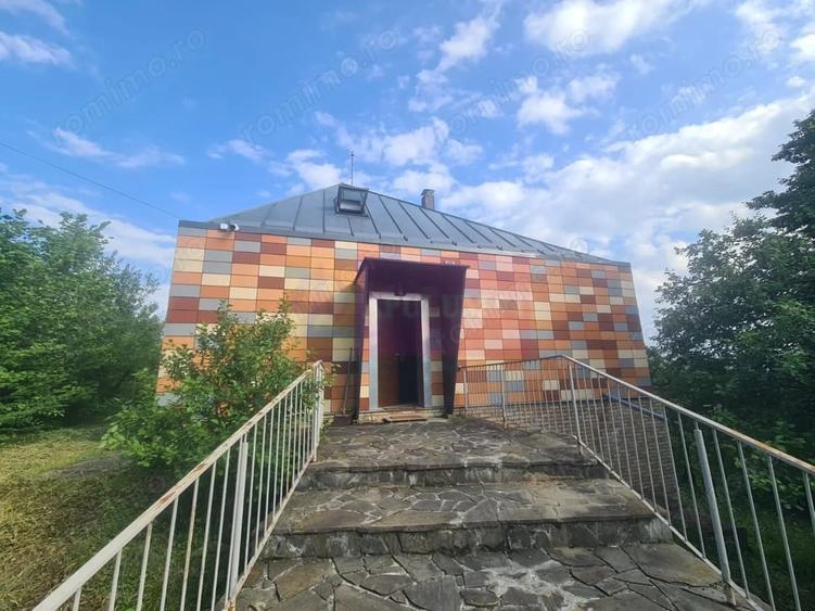 Casă cu 6 camere cu Teren 6600 Mp în Cornu
