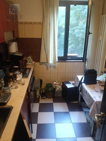Apartament cu 3 camere semidecomandat, mobilat în Titan