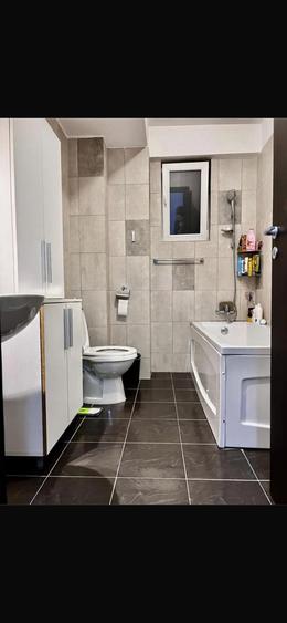 Apartament cu 3 camere semidecomandat în Militari