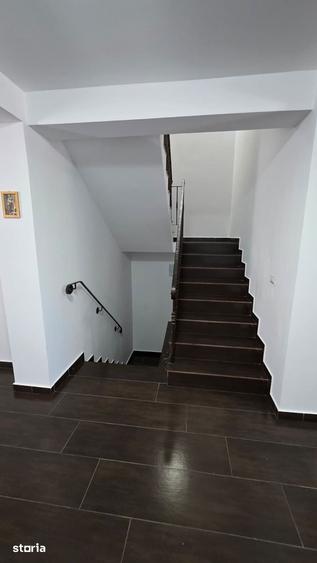 Casă cu 6 camere cu Teren 231 Mp în Obor