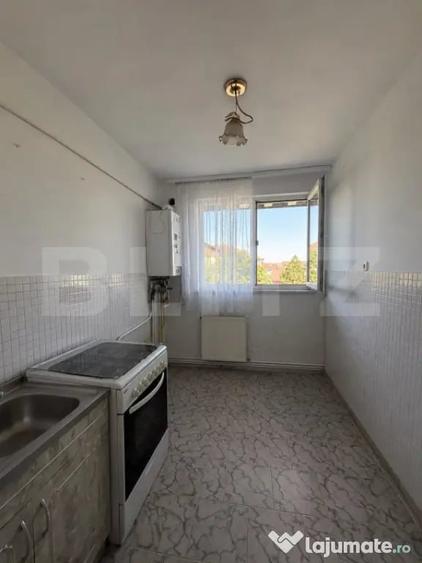 Apartament cu 2 camere semidecomandat în 1 Mai