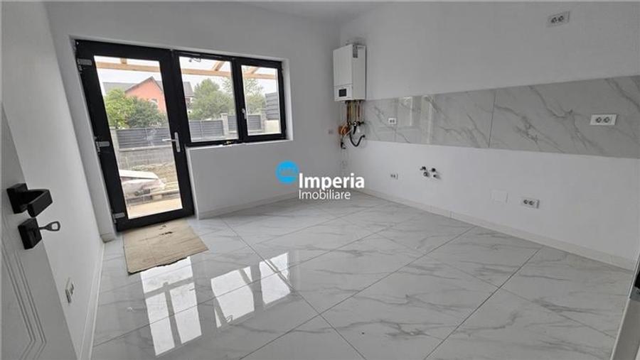 Duplex cu 4 camere cu Canalizare în Bucium